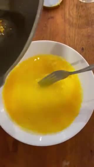 Foto langkah ke 2 dari resep Telur Dadar Wortel.
