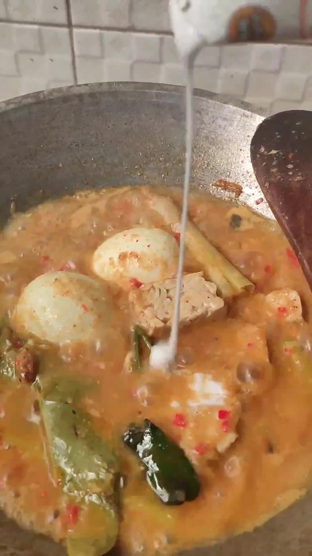 Foto langkah ke 2 dari resep Gulai Tempe Telur.