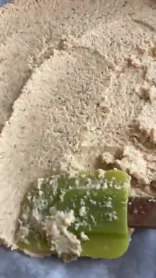 Foto del paso 2 de la receta: 1-Masa de coliflor para pizza. 2- Pizza con base de coliflor, cherrys y quesos