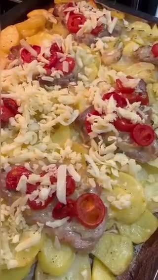 Фото кроку 4 до Запечена картопелька з мʼясом та томатами 🍅.