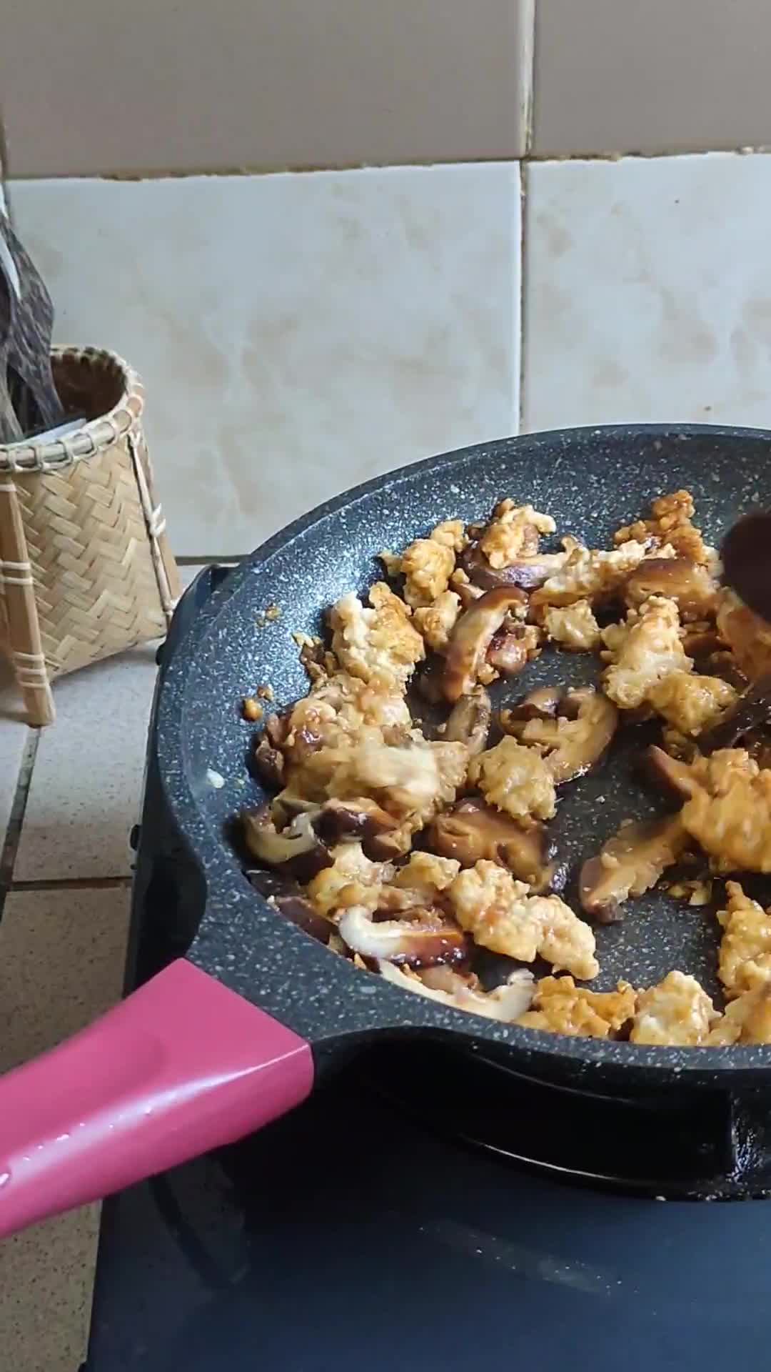 Gambar langkah 5 resipi Sup Pan Mee.