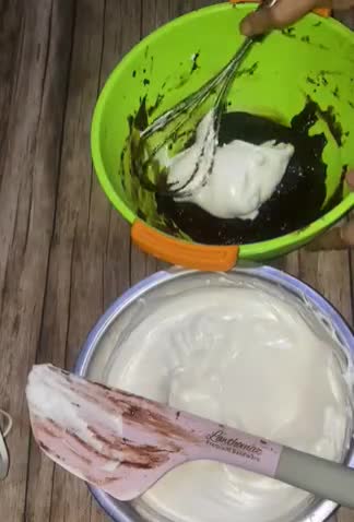 Foto langkah ke 8 dari resep Chocolate Chiffon Cake.