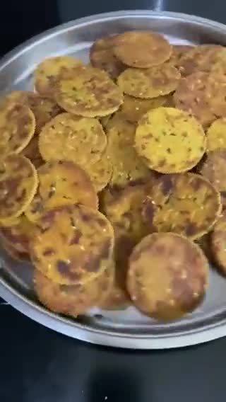 ક્રિસ્પી મેથી બિસ્કિટ ભાખરી રેસીપી સ્ટેપ8ફોટો