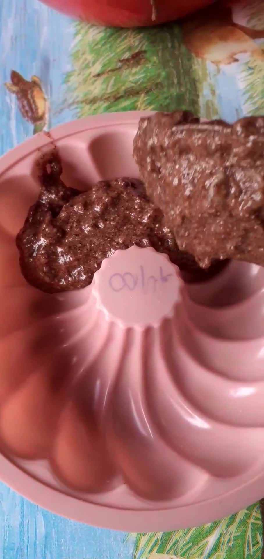 Foto del paso 2 de la receta: Mini budín de manzana y cacao, sin tacc🍎