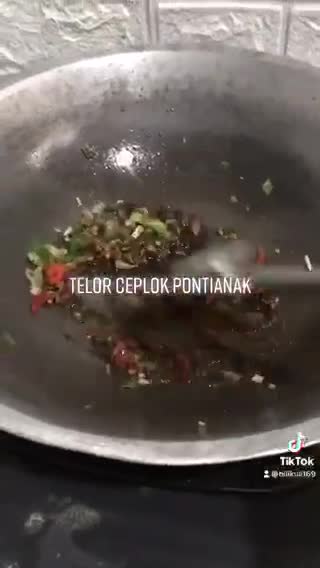 Foto langkah ke 2 dari resep Telor ceplok khas pontianak.