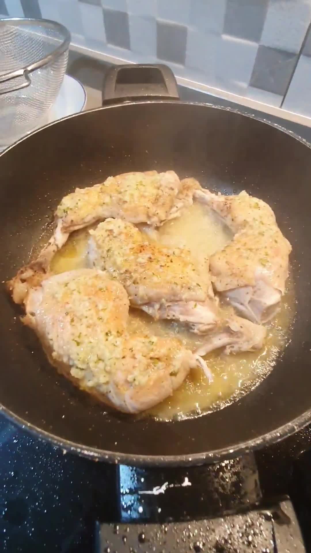 Foto del paso 2 de la receta: Pollo con ajo y perejil