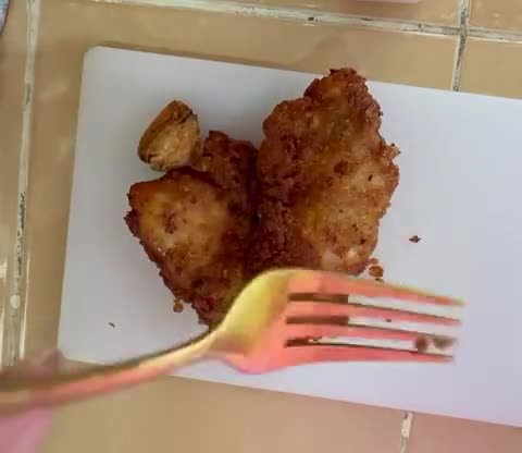 Foto langkah ke 4 dari resep AYAM GORENG BAWANG PUTIH by irre_desirre.