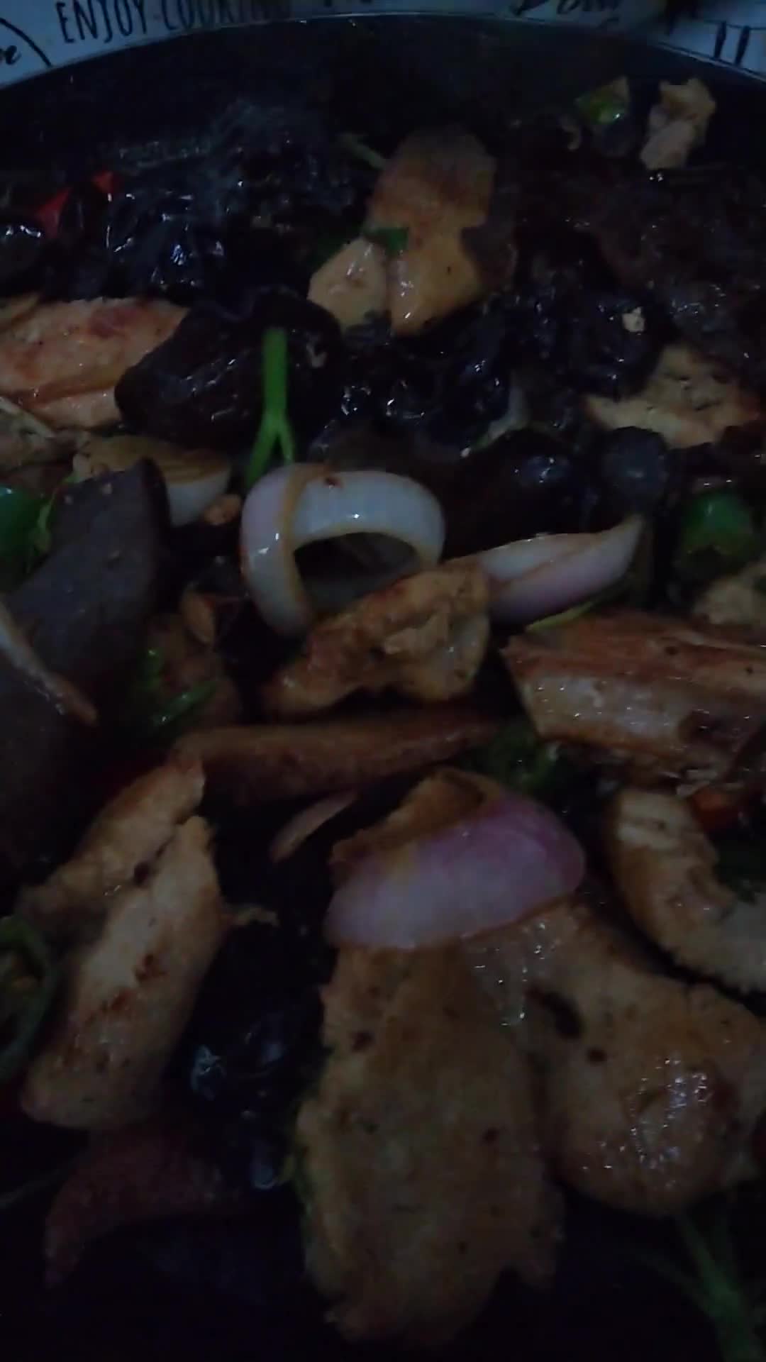 Gambar langkah 2 resipi Ayam cendawan.