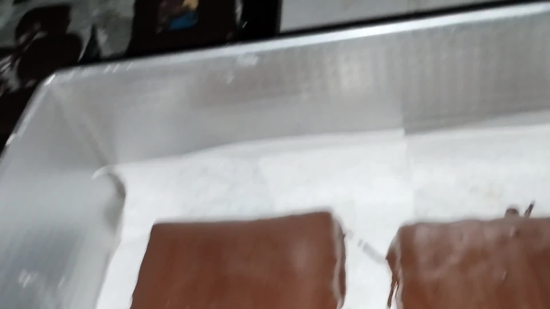 Foto del paso 9 de la receta: Mi casita de jengibre, chocolate y glasé!!🏠🎄🎄🎇