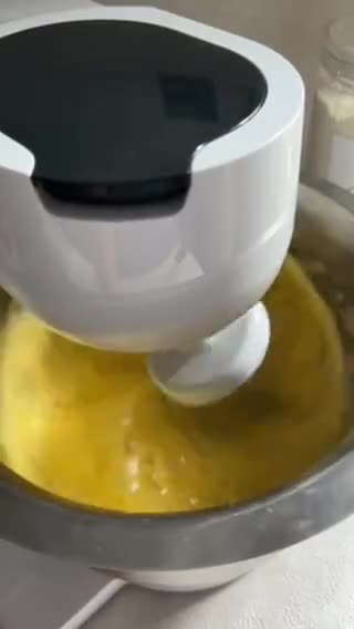 Foto langkah ke 2 dari resep Cake Potong.