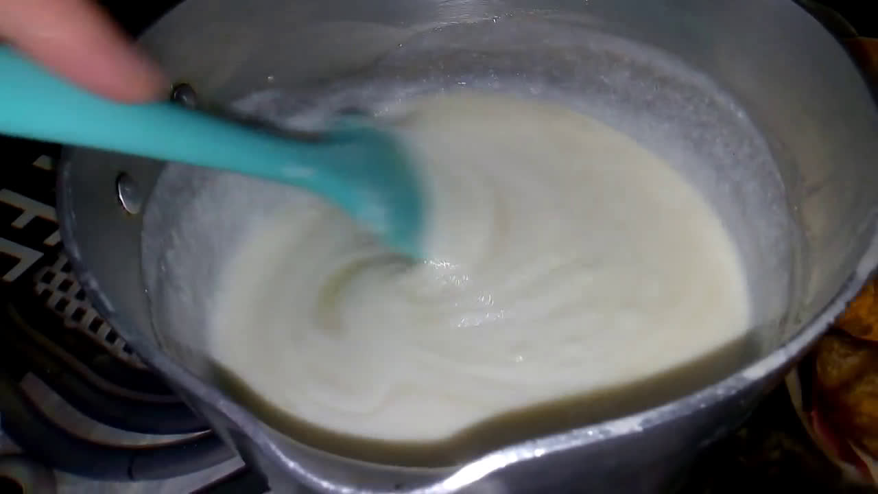 صورة لخطوة 2 من وصفة تحلية الطبقات كيوي 🥝فراولة 🍓
