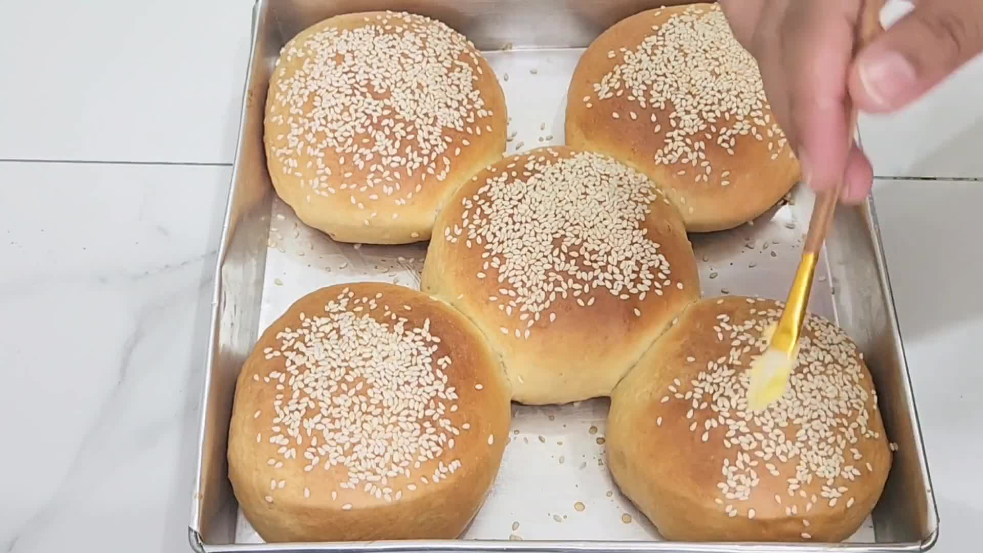 Foto langkah ke 6 dari resep Burger Buns.