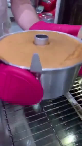 A picture of step 8 of Musang King durian chiffon cake.