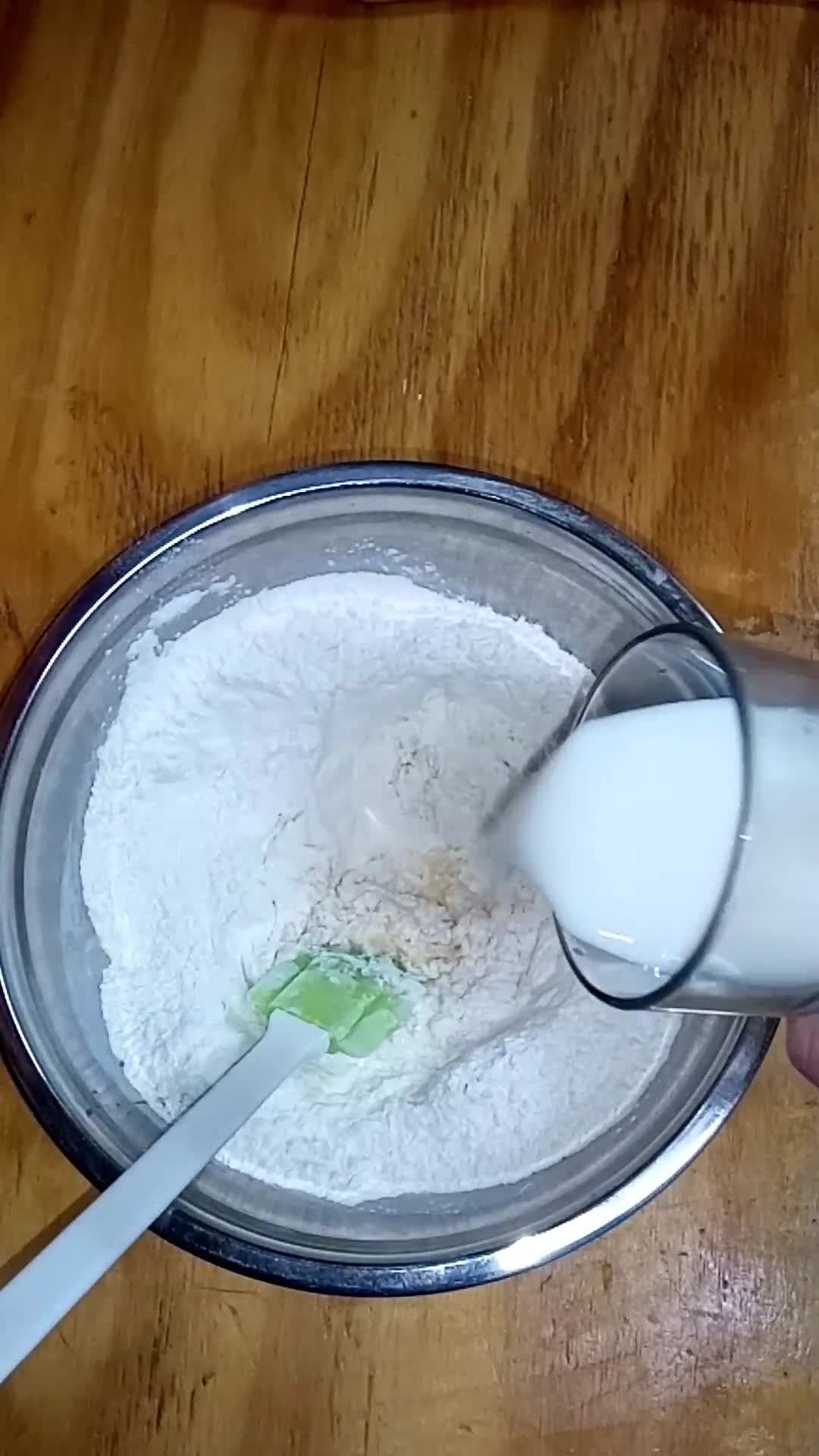 Foto del paso 5 de la receta: Torta 80 golpes con harina leudante