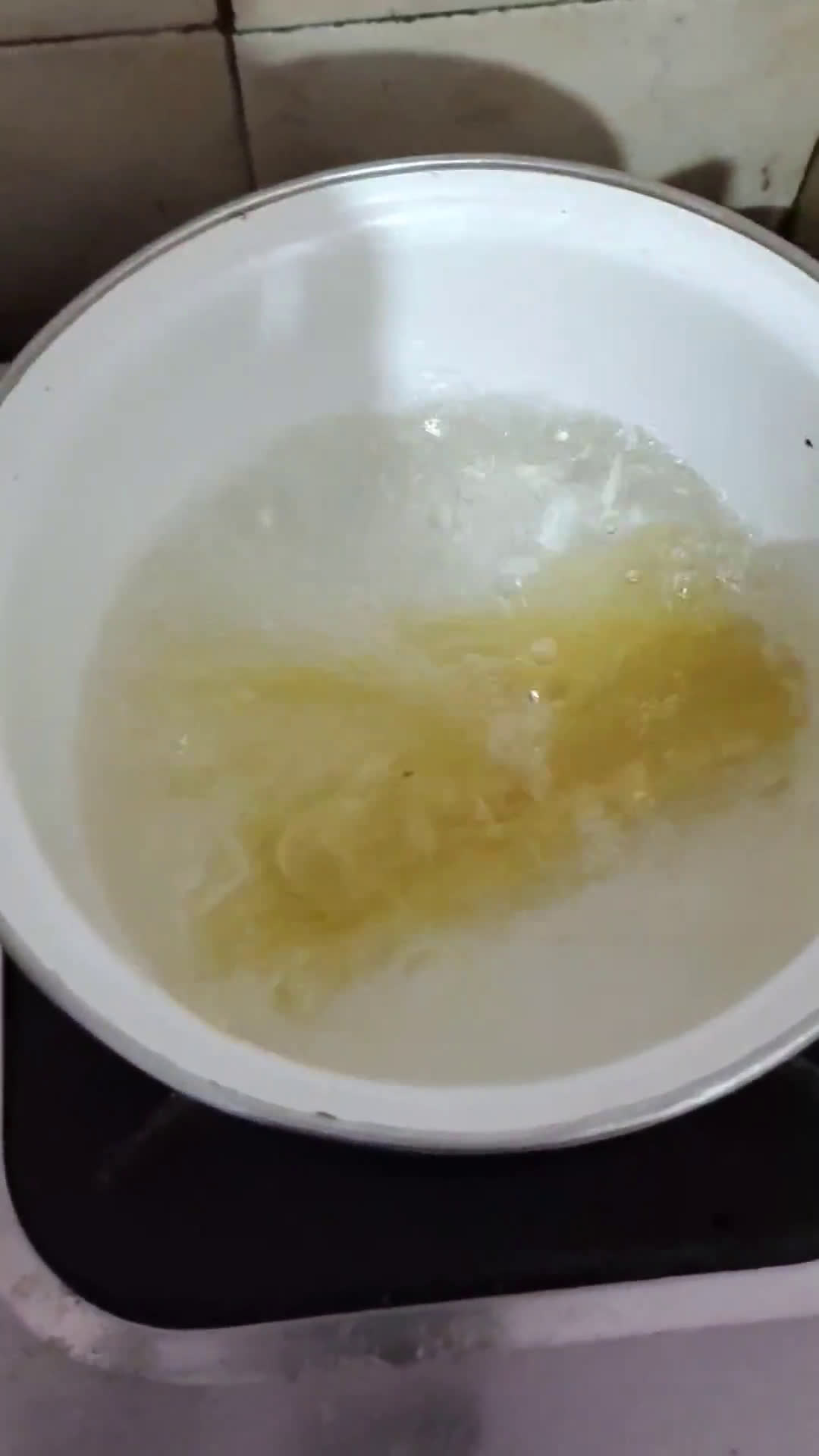 Foto langkah ke 1 dari resep Spaghetti cheese sauce.