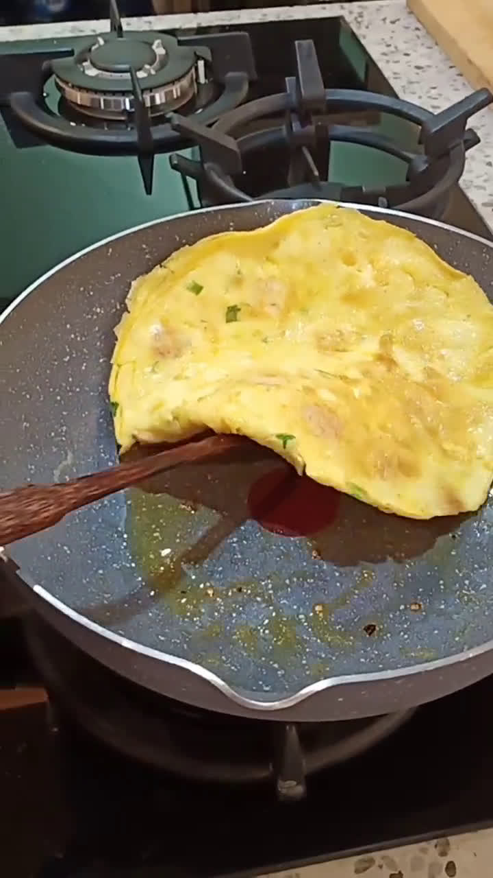 Foto langkah ke 4 dari resep Telur Dadar Sosis.