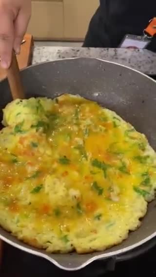 Foto langkah ke 3 dari resep Telur Dadar Wortel.