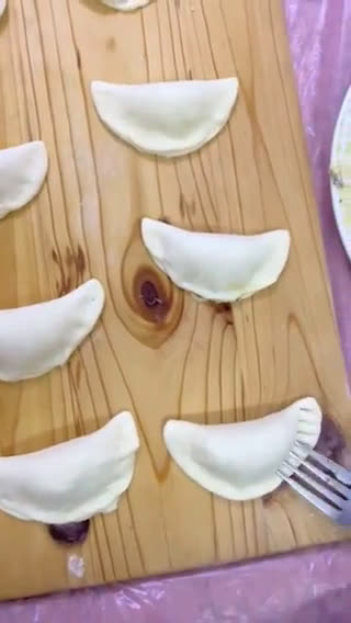 صورة لخطوة 3 من وصفة فطائر بالجبنه والسبانخ 🌿🌱🧀