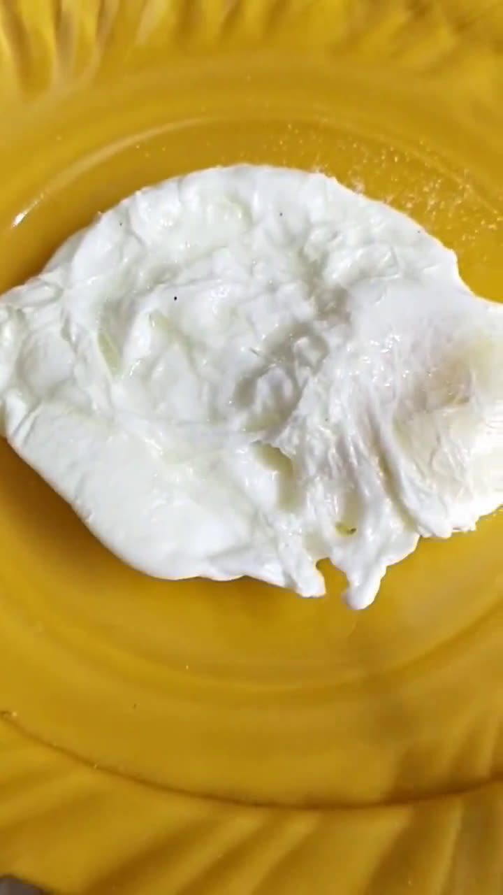 A picture of step 4 of Poached egg.