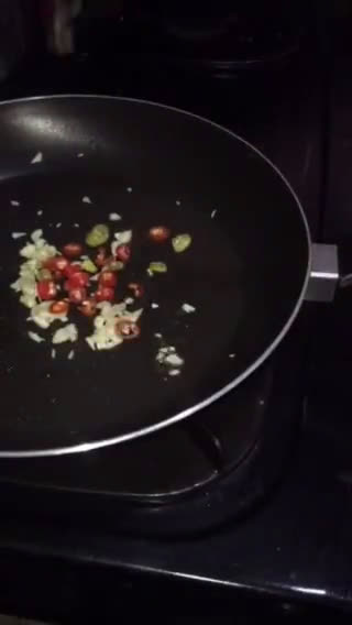 Foto langkah ke 6 dari resep Nasi goreng sosis kecap manis 🍲✨.