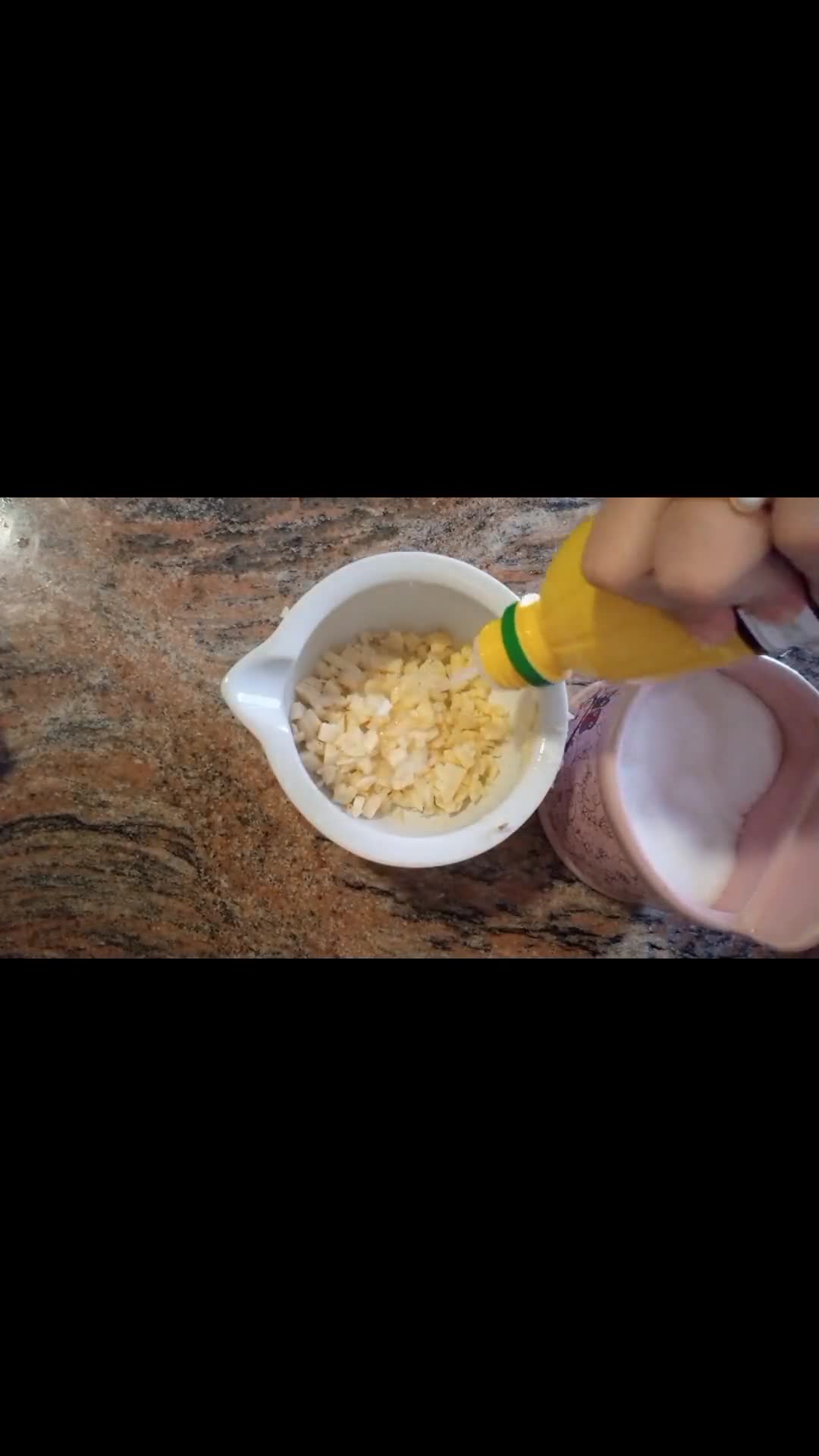 Foto del paso 2 de la receta: Yuca con mojo 🧄