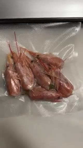 Foto del paso 2 de la receta: Gambas cocidas, para una tapa