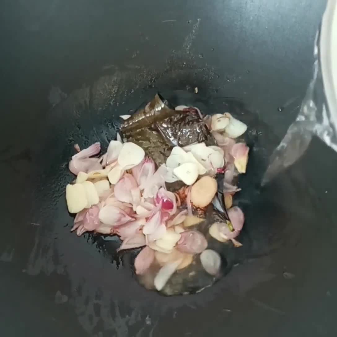 Foto langkah ke 2 dari resep Lodeh Tahu Telur Puyuh.