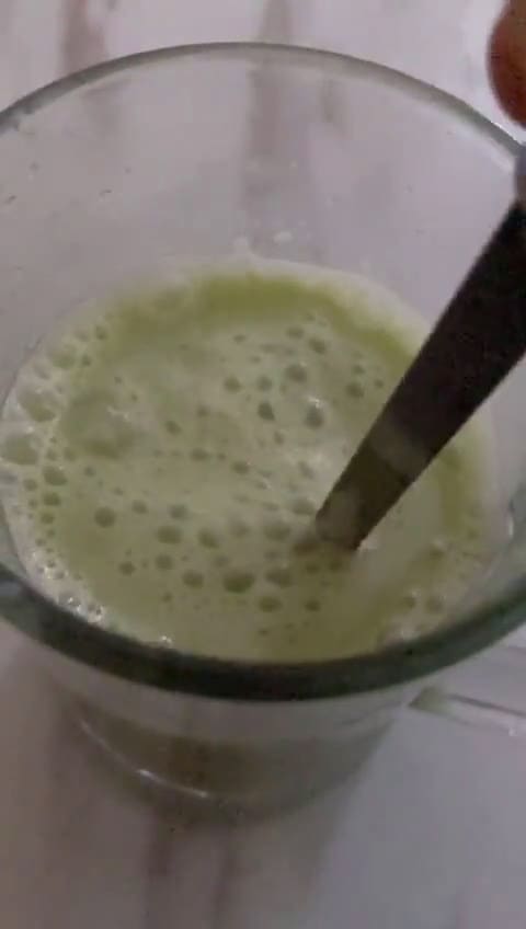 Une image de l'étape 4 de Jus de pomme verte concombre curcuma.