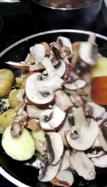 Foto del paso 6 de la receta: Secreto con patatas salteadas y champiñones