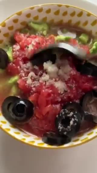 Foto del paso 5 de la receta: Versión libre de guacamole, con aceitunas, para acompañar el pescado