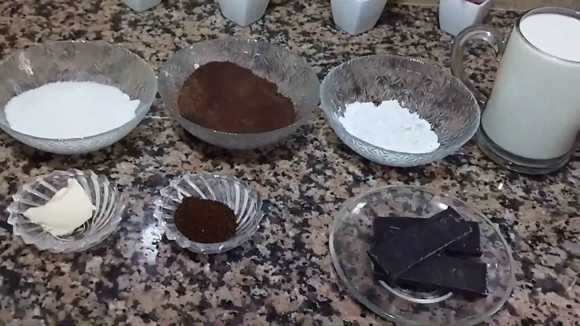 صورة لخطوة 3 من وصفة كيكة بصوص أكثر من رائع يستحق التجربة