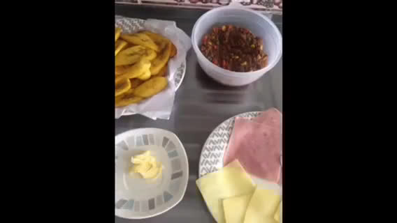 Foto del paso 1 de la receta: PASTICHO / PASTEL DE Plátano SIN HORNO. Súper fácil y rápido 🍽🍺🥮