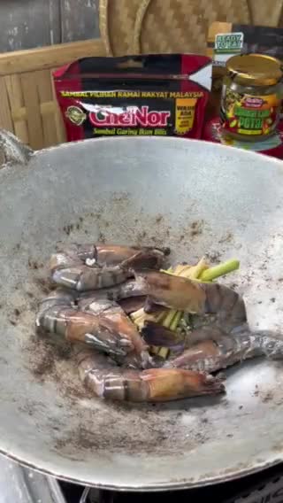 Gambar langkah 1 resipi MASAK LEMAK SAMBAL HIJAU PETAI PUCUK MIDIN & UDANG HARIMAU.