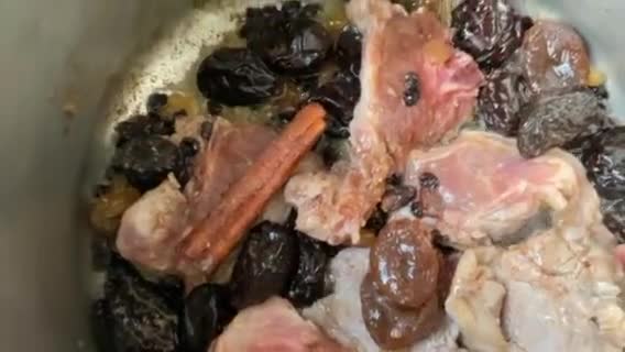 Une image de l'étape 3 de Côtelettes d’agneau 🥩🍋🥜🫘confites aux fruits secs🍯.