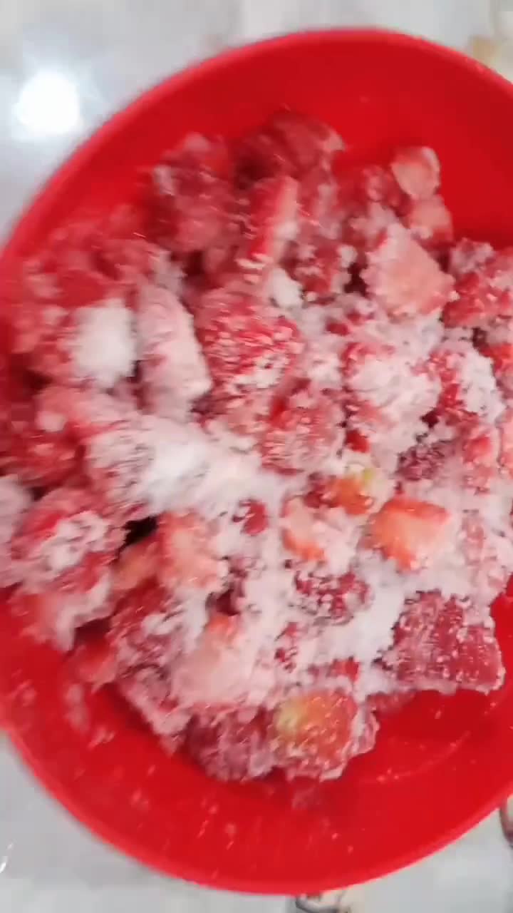 صورة لخطوة 1 من وصفة مربى الفراولة 🍓