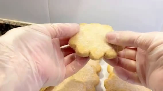 Foto del paso 13 de la receta: Mantecadas de naranja