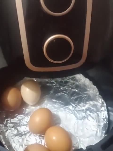 Gambar langkah 2 resipi Air Fryer "Telur Rebus".