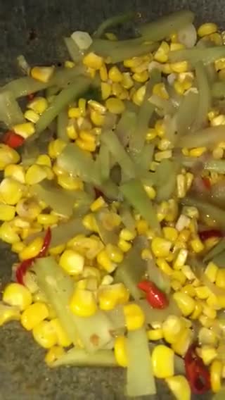 Foto langkah ke 3 dari resep Tumis Labu Siam dan Jagung.
