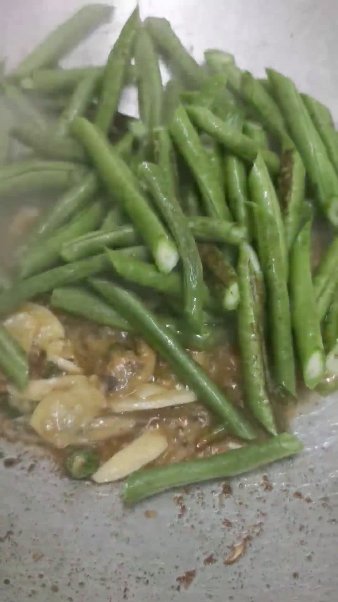 Gambar langkah 3 resipi Kacang Panjang Goreng Belacan.