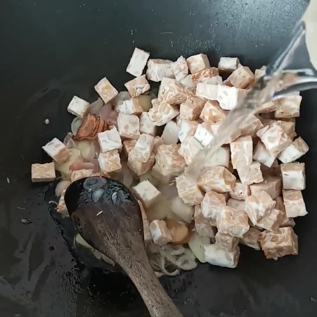 Foto langkah ke 2 dari resep Tempe Teri Kuah Asam.