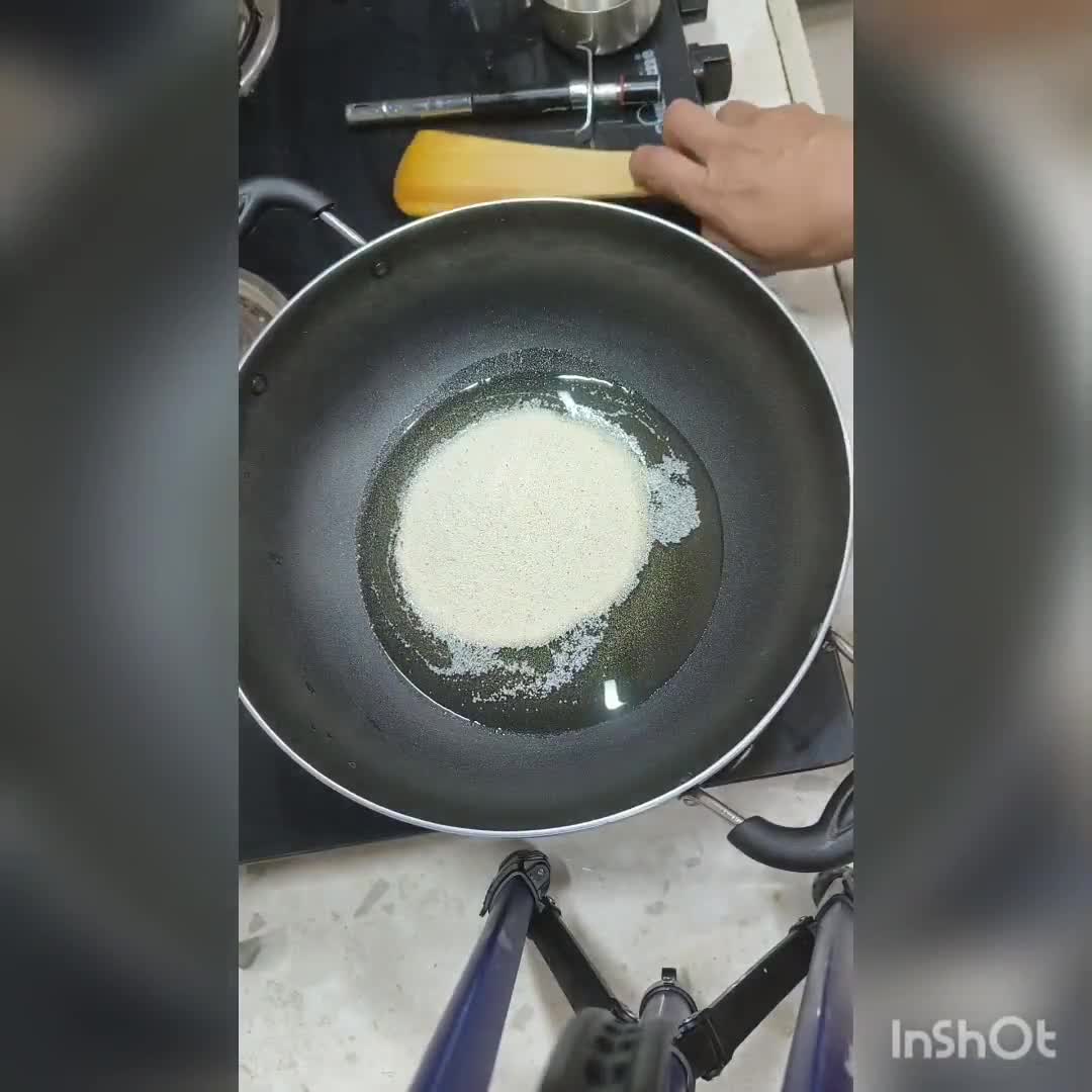 सूजी हलवा (Suji Halwa Recipe in Hindi) रेसिपी चरण 1 फोटो