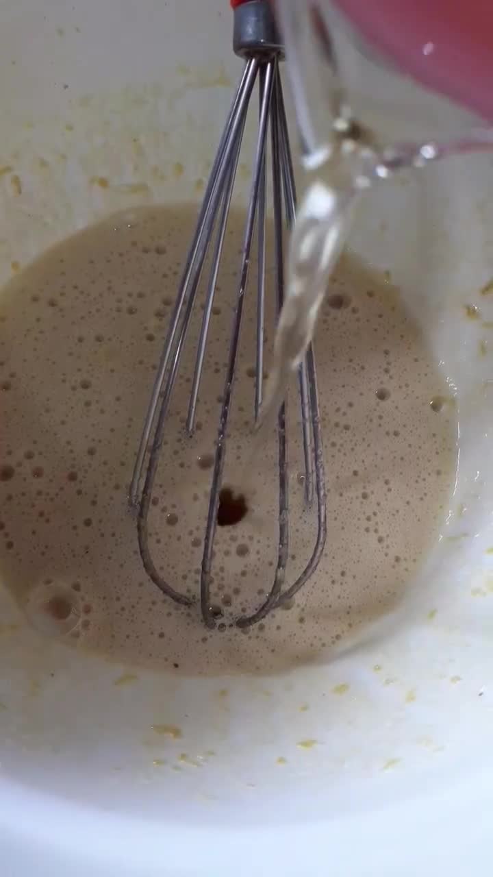 Foto del paso 2 de la receta: Budín de limón y pasas de uva maceradas🥸