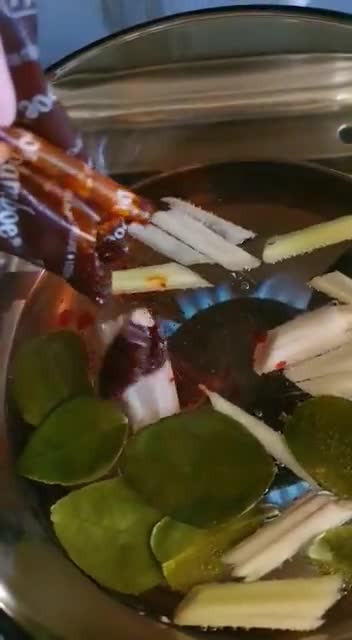 Foto langkah ke 2 dari resep Tom Yam Udang Jamur.