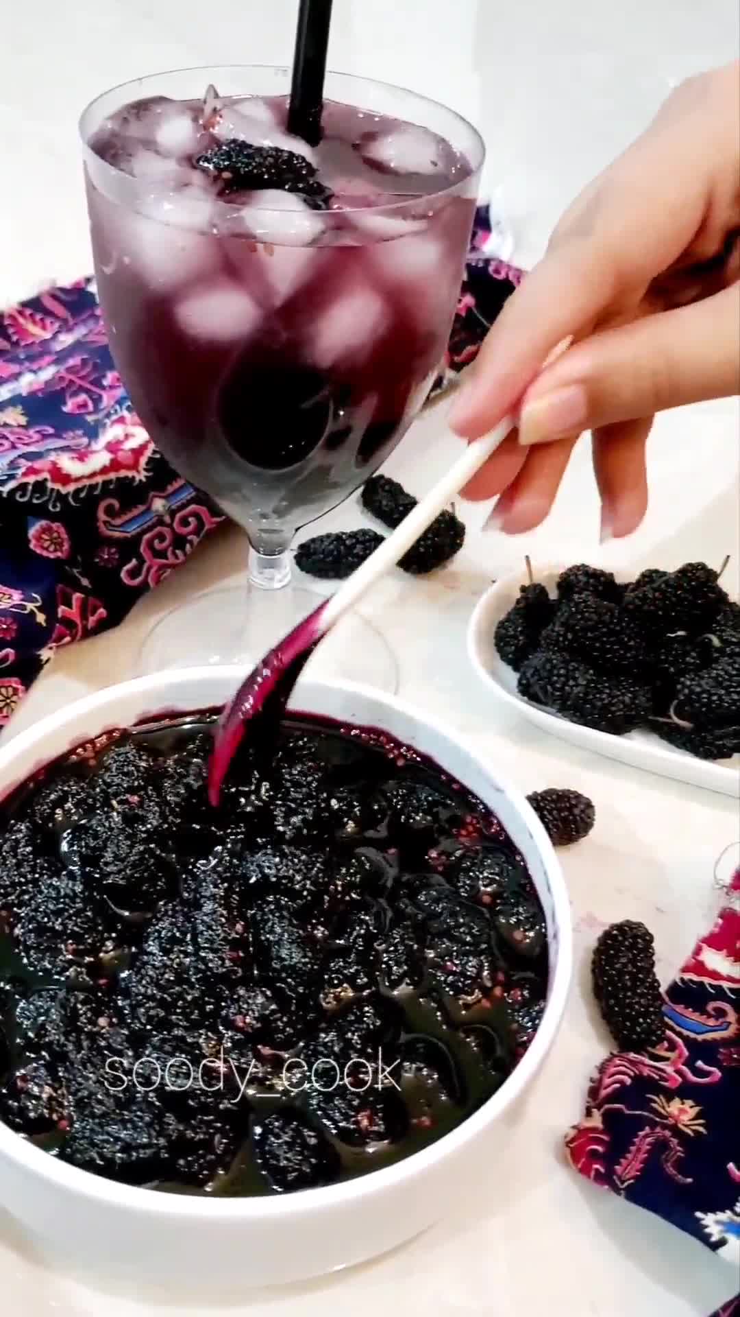 عکس مرحله 1 از دستور مربا شاتوت