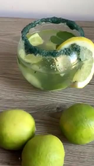 Une image de l'étape 3 de Virgin Mojito citron menthe fraiche.