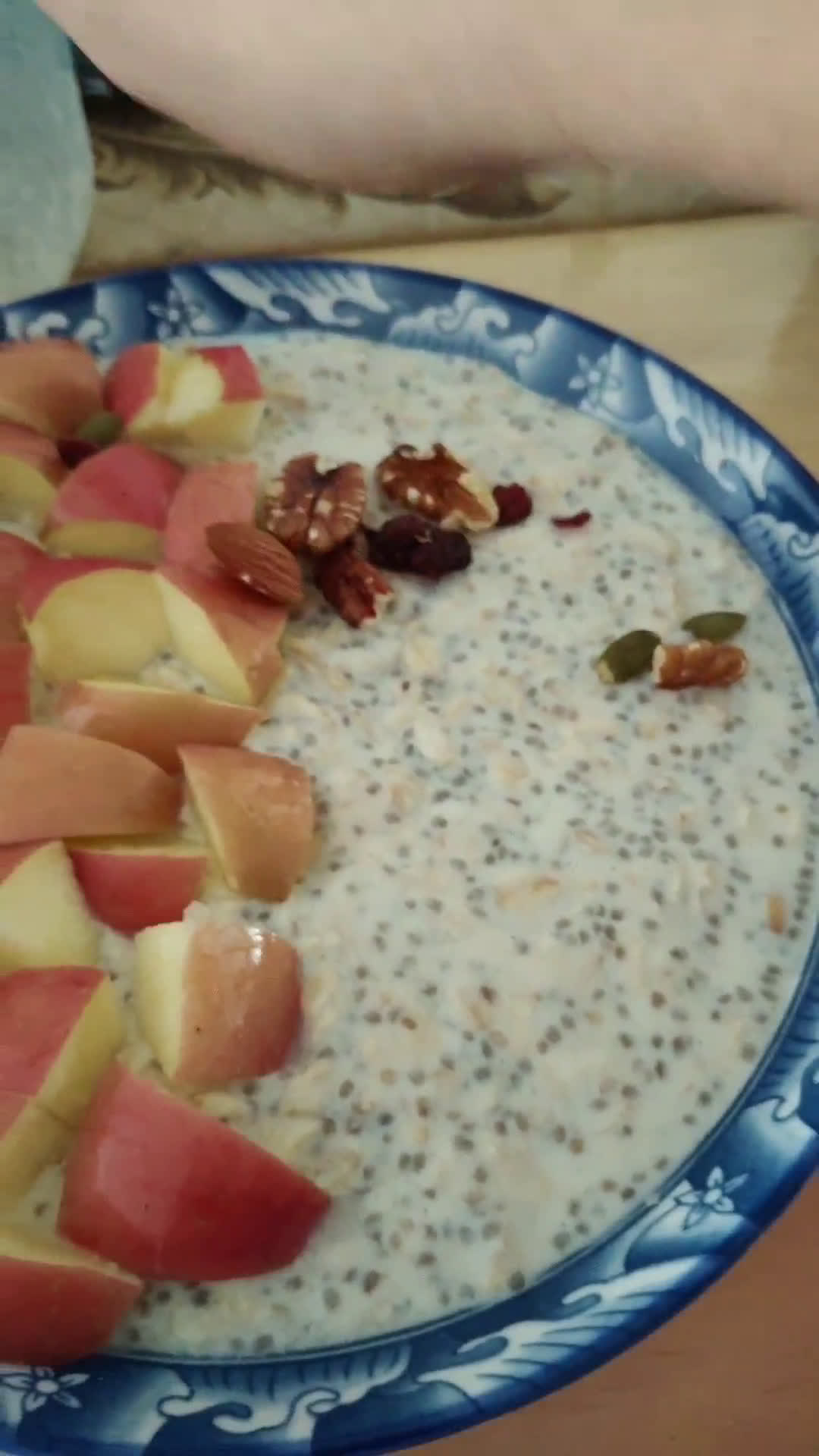 Gambar langkah 2 resipi Crunchy Nut Apple with Overnight Oat.