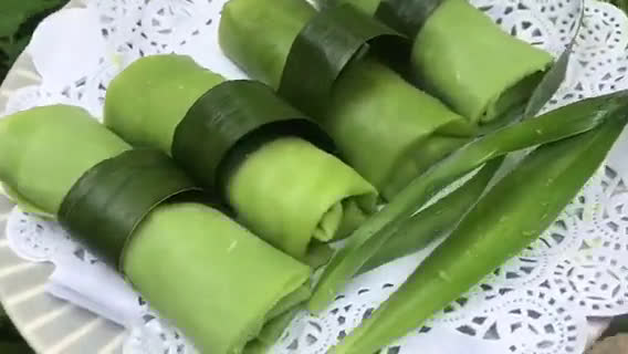 Foto langkah ke 8 dari resep Dadar gulung Daun Suji.