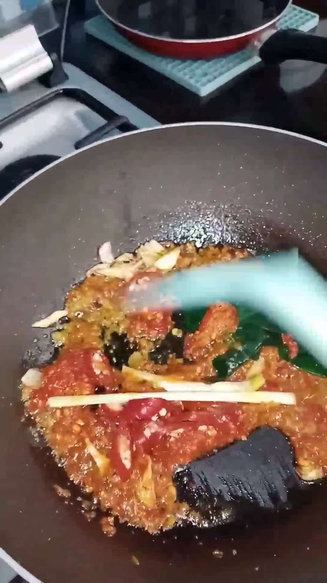 Foto langkah ke 2 dari resep Mangut Ikan Manyung Asap Resep Ibu.