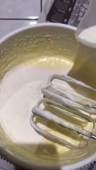 Foto langkah ke 3 dari resep Bolu Kukus Nutrisari Keju.