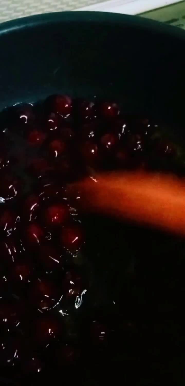 صورة لخطوة 1 من وصفة صوص الكرز بأسهل و أنجح طريقة. لتزيين تشيز كيك و الكيكات